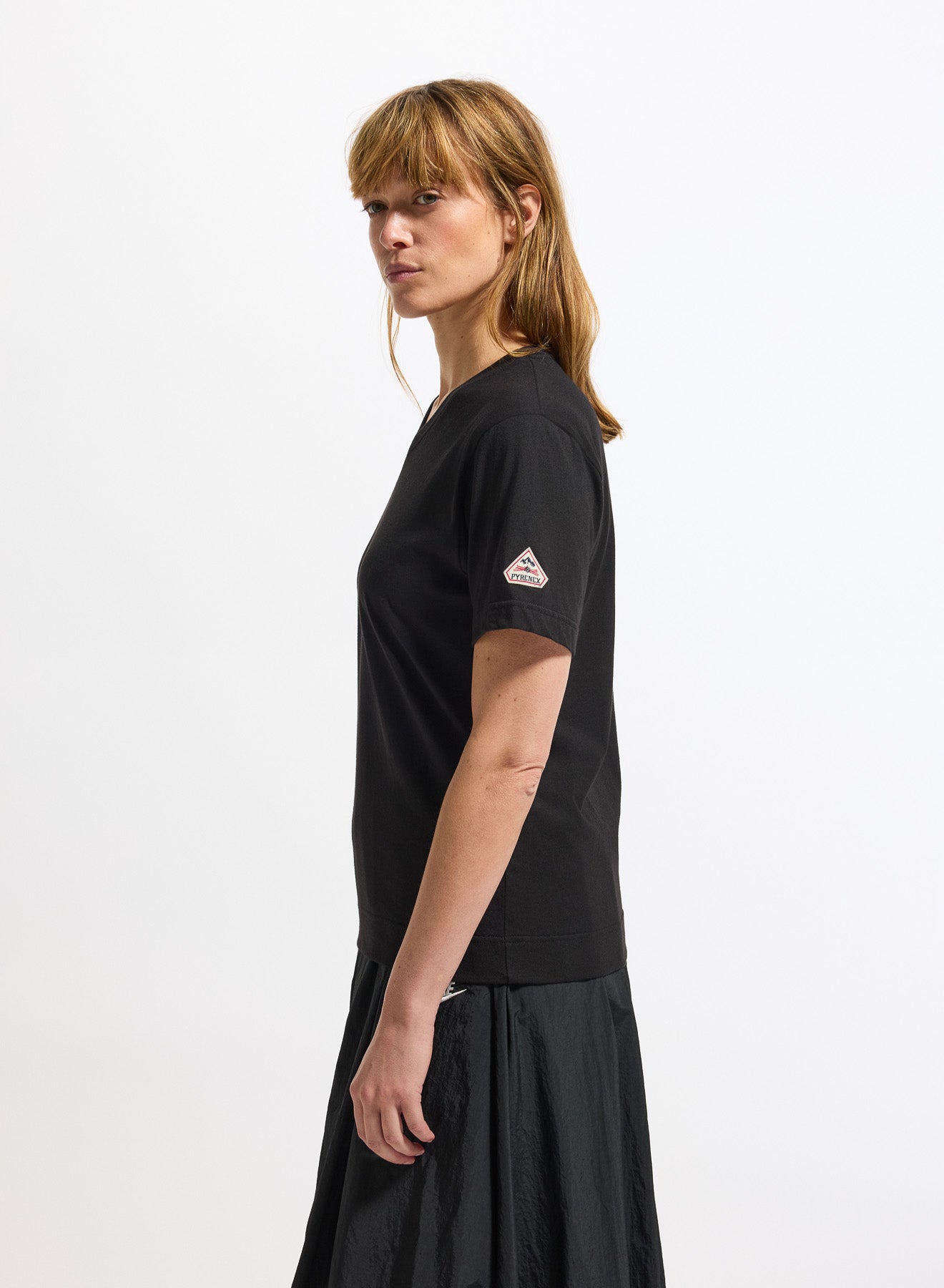 t-shirt-femme-pyrenex-crocus-col-v-coton-bio-noir image 3