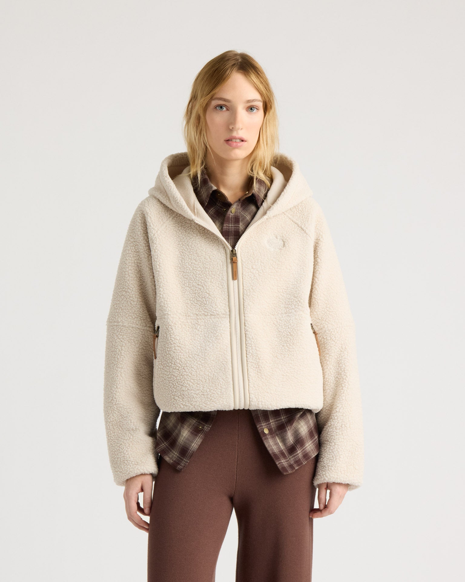 kanuk-boisbriand-chandail-sherpa-capuche-femme-zip-poches-zipp-es image 1