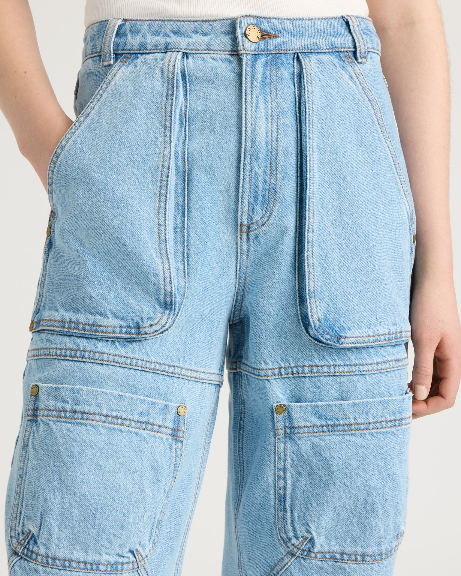 kanuk-kiamika-pantalon-cargo-en-denim-jambe-ballon-femme image 5