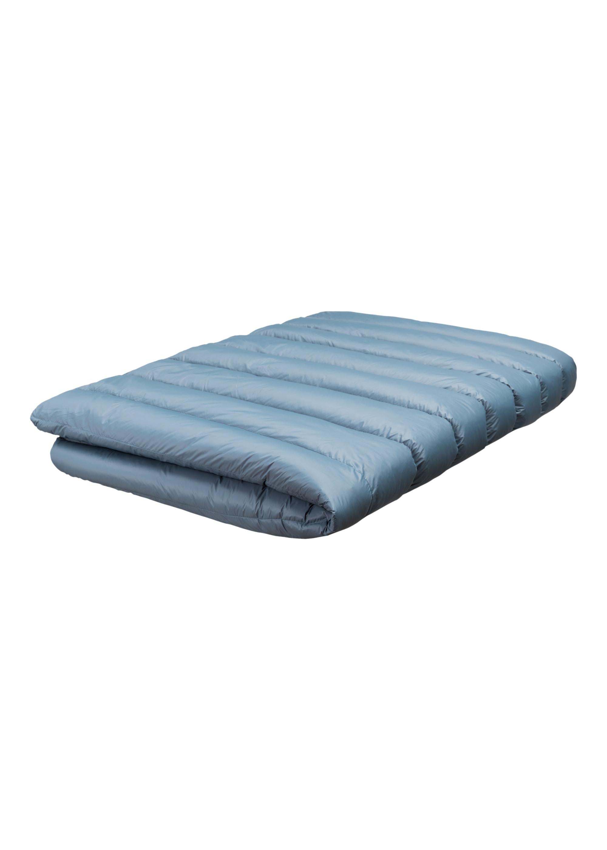 pyrenex-monaco-plaid-en-duvet-gris-nuit image 1