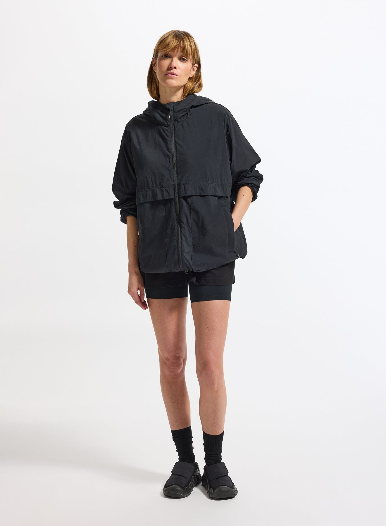 coupe-vent-pyrenex-soulere-unisexe-capuche-noir image 4