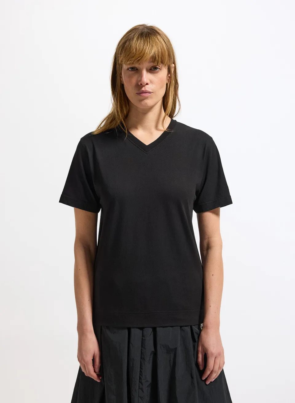 t-shirt-femme-pyrenex-crocus-col-v-coton-bio-noir image 1