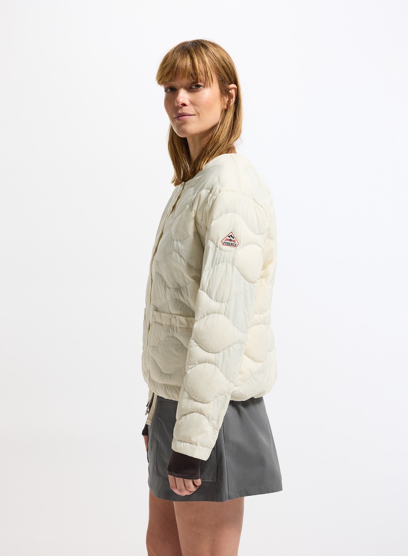 doudoune-ultra-l-g-re-femme-pyrenex-orite-blanche-boutons-pression image 3