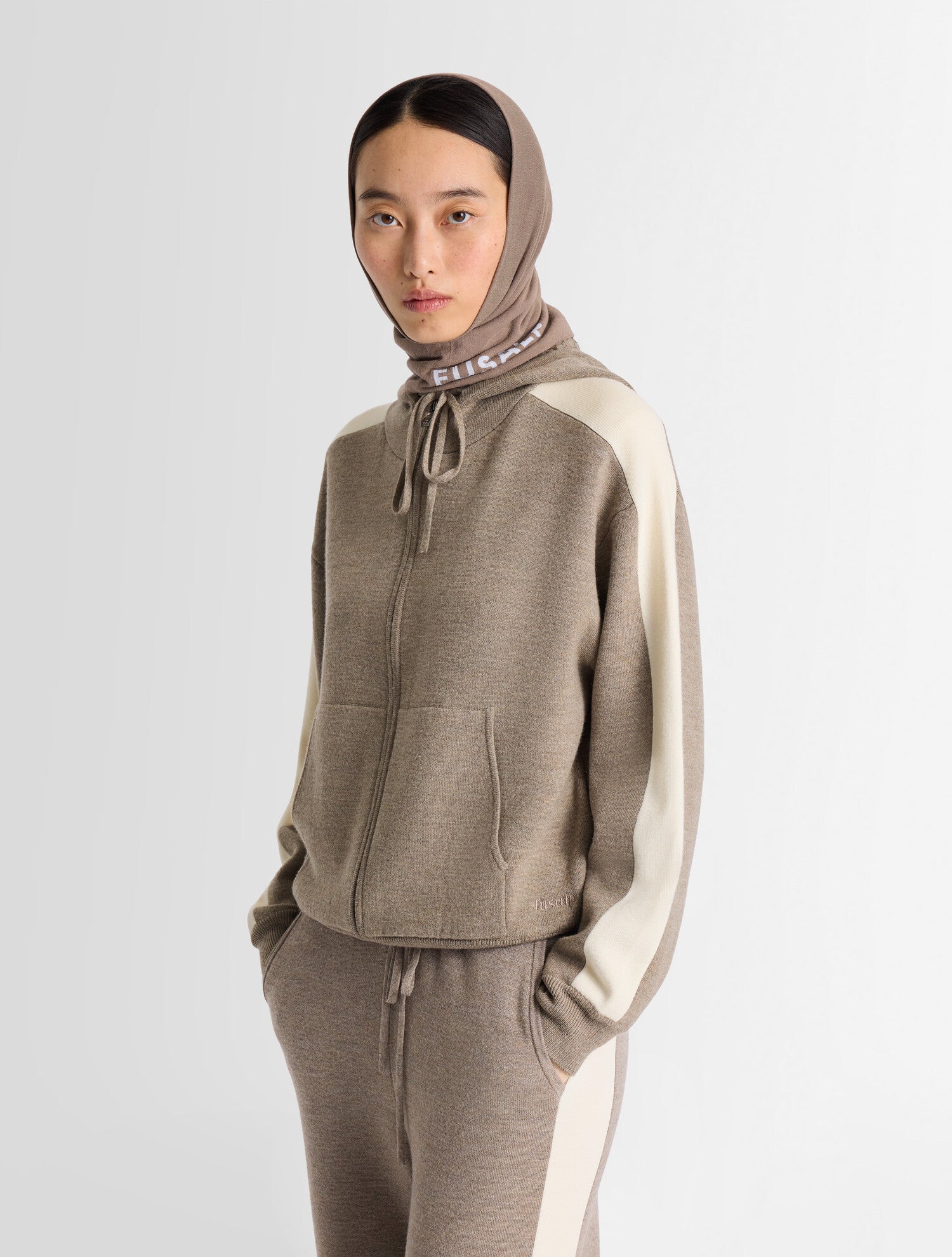 fusalp-nymira-zip-up-cardigan-capuche-pure-laine image 2