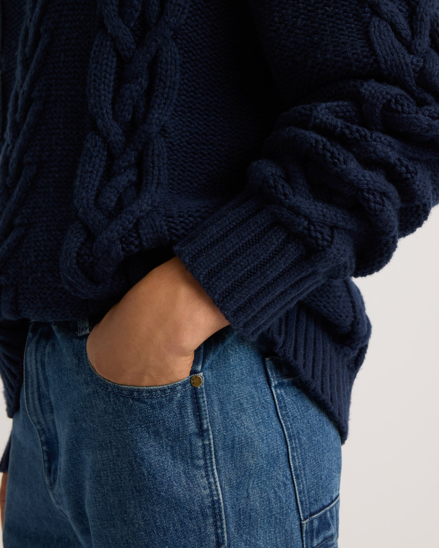 kanuk-nedelec-chandail-tricot-torsad-col-rond-homme image 5