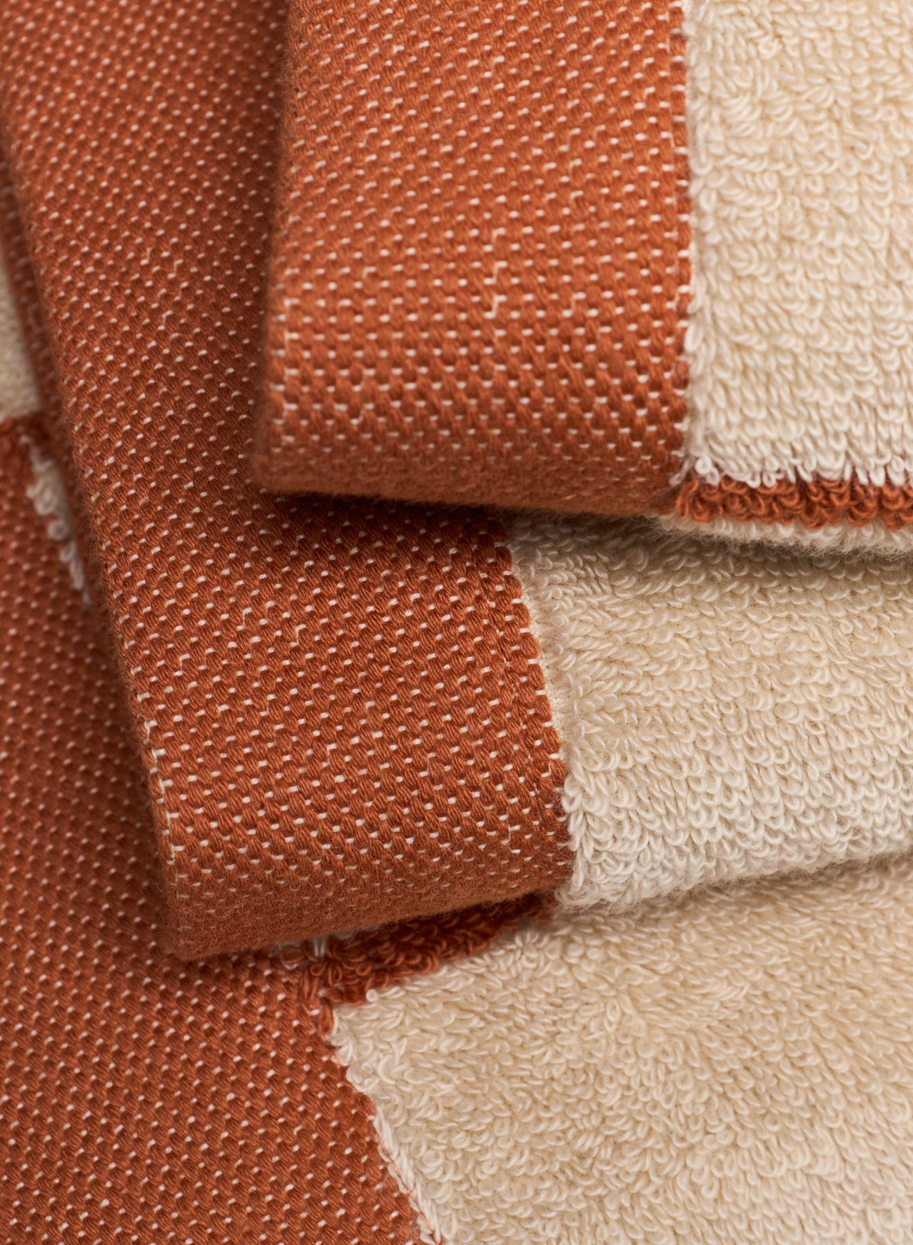 pyrenex-yumi-serviette-de-toilette-ray-e-blanc-et-terracotta image 6