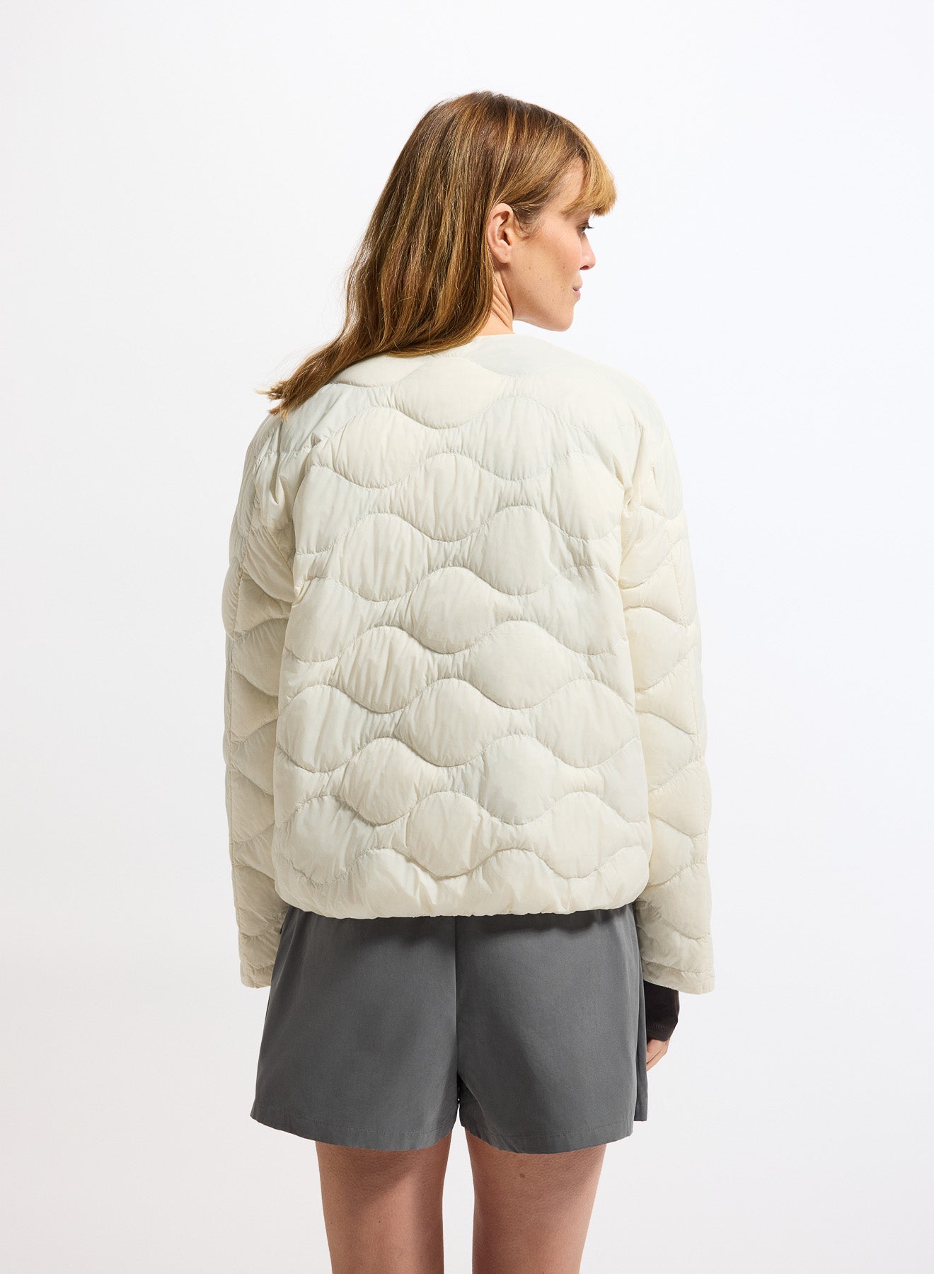doudoune-ultra-l-g-re-femme-pyrenex-orite-blanche-boutons-pression image 4