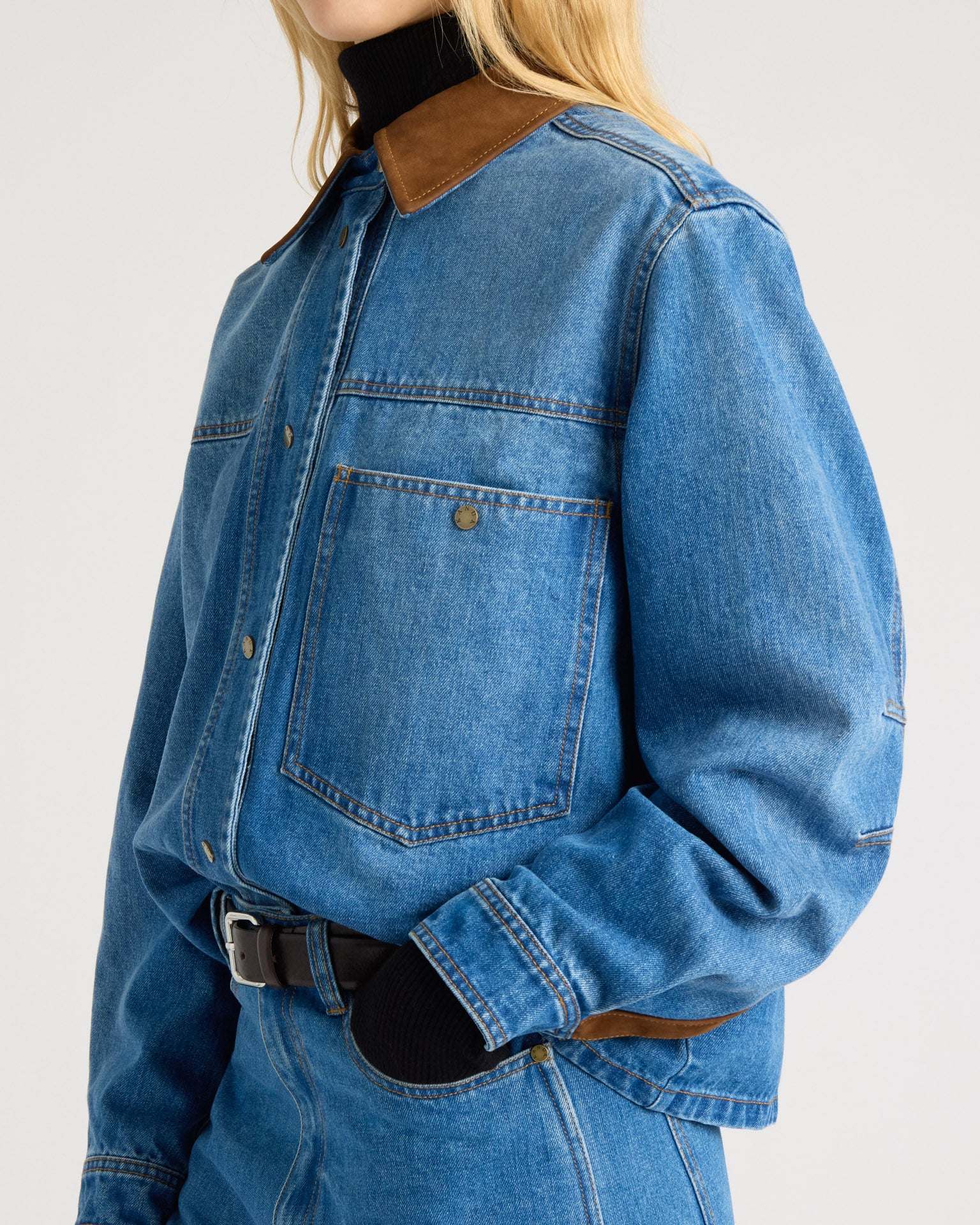 kanuk-camille-surchemise-courte-en-denim-col-cuir image 5