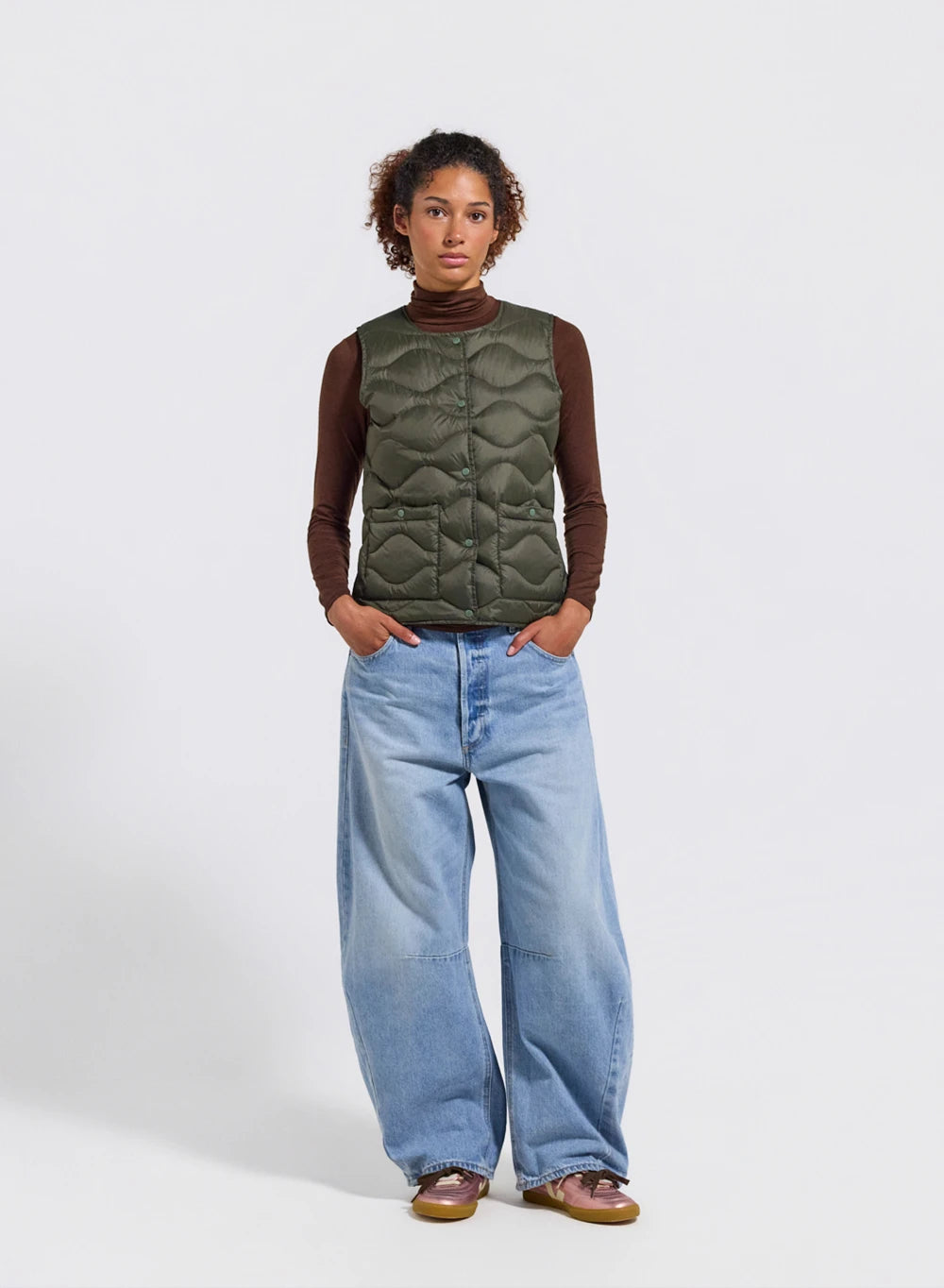 doudoune-ultra-l-g-re-sans-manches-femme-pyrenex-orite-vest-kaki image 2