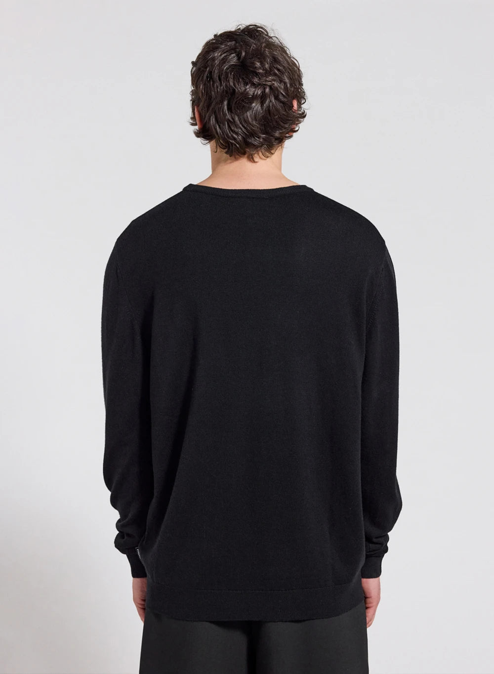 omhet-pull-fin-col-rond-laine-m-rinos-homme-noir image 2