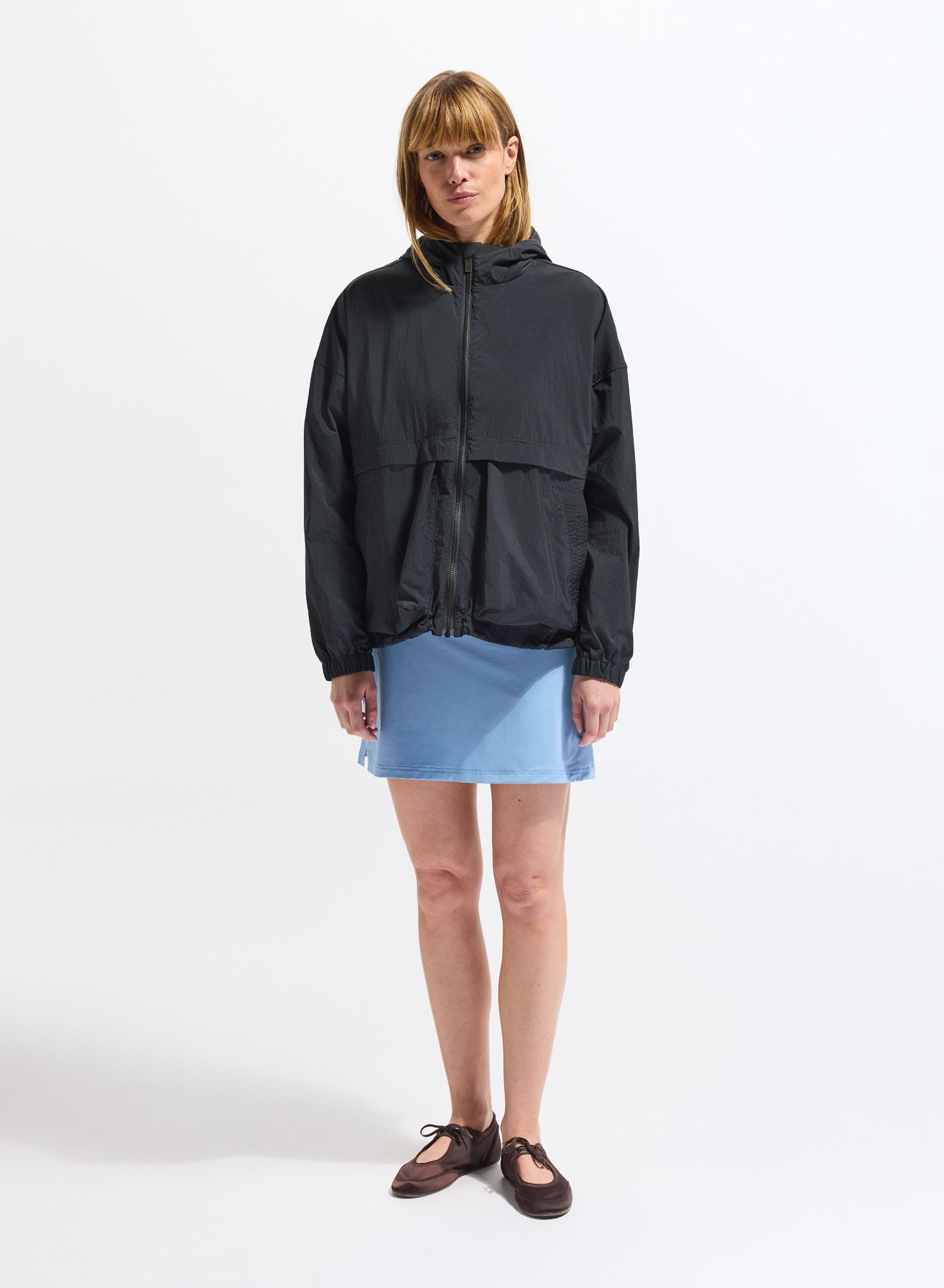 pyrenex-yoko-coupe-vent-court-femme-noir-tissu-recycl image 2