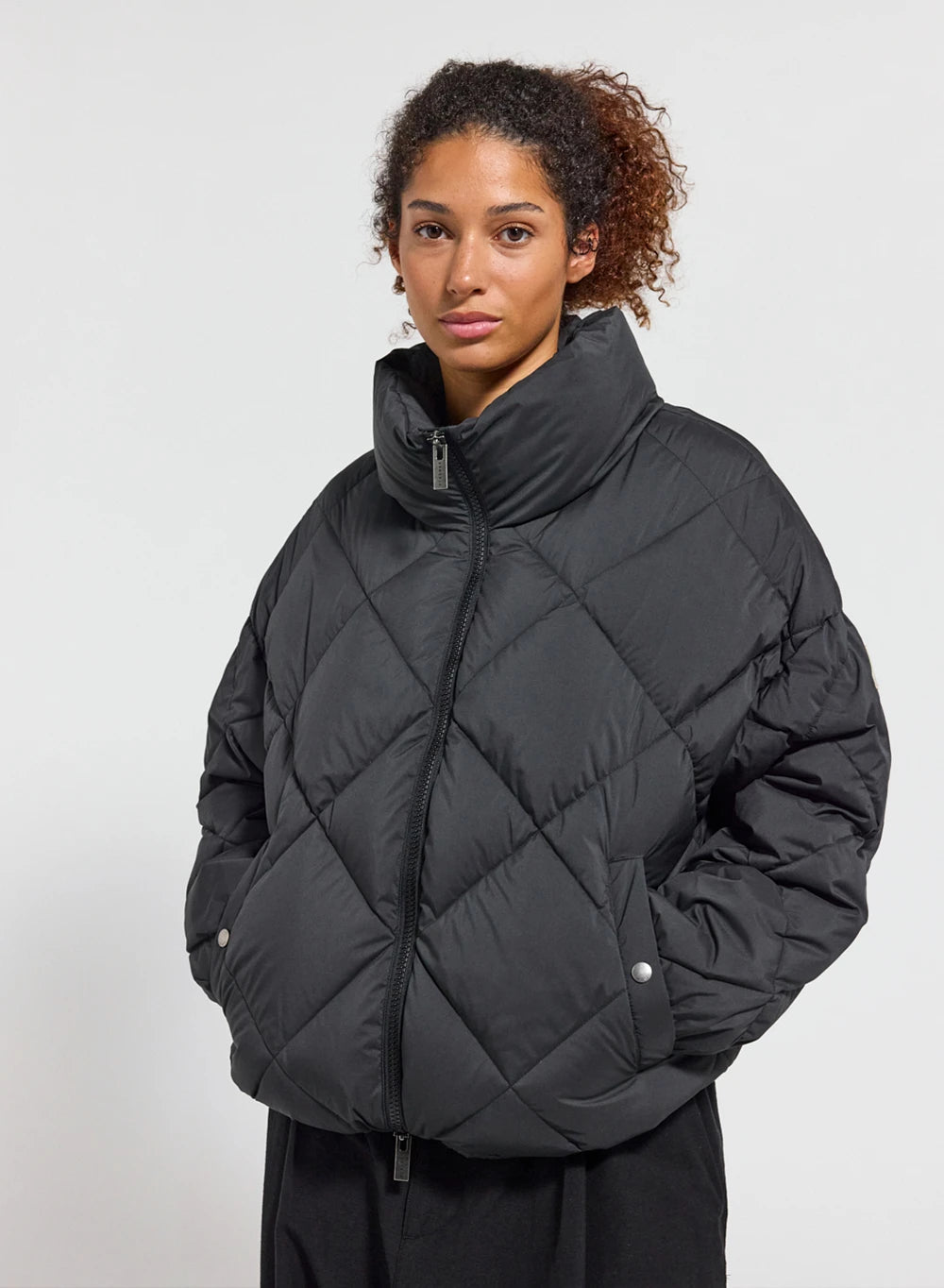 pyrenex-adele-doudoune-oversize-col-enveloppant-femme-noire image 1