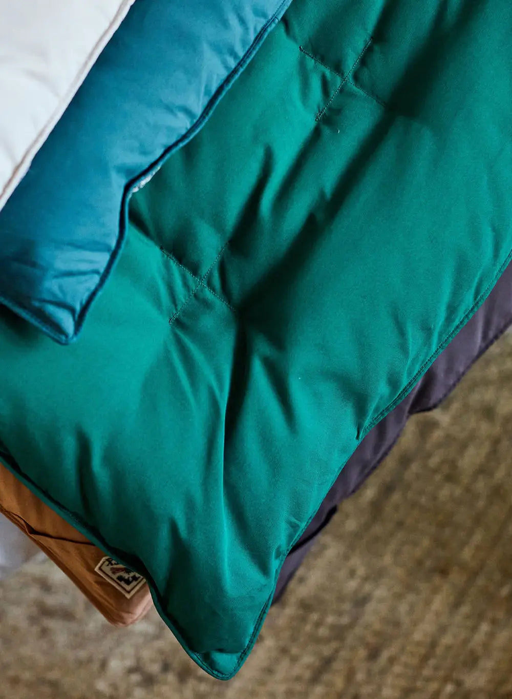 pyrenex-caresse-plaid-en-duvet-vert-jade image 1