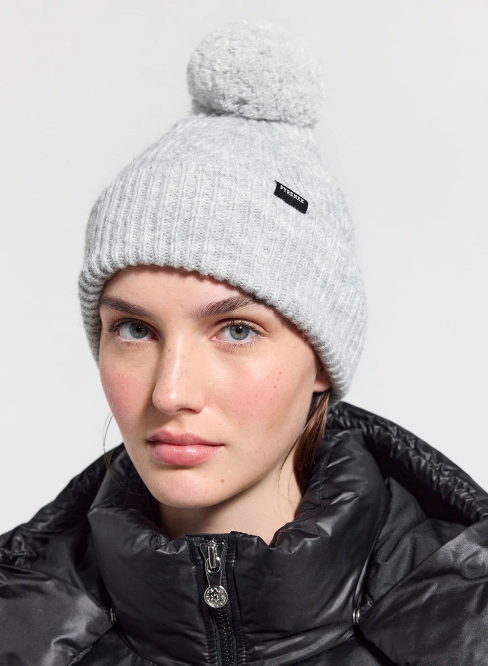 pyrenex-elur-bonnet-pompon-gris-clair image 1