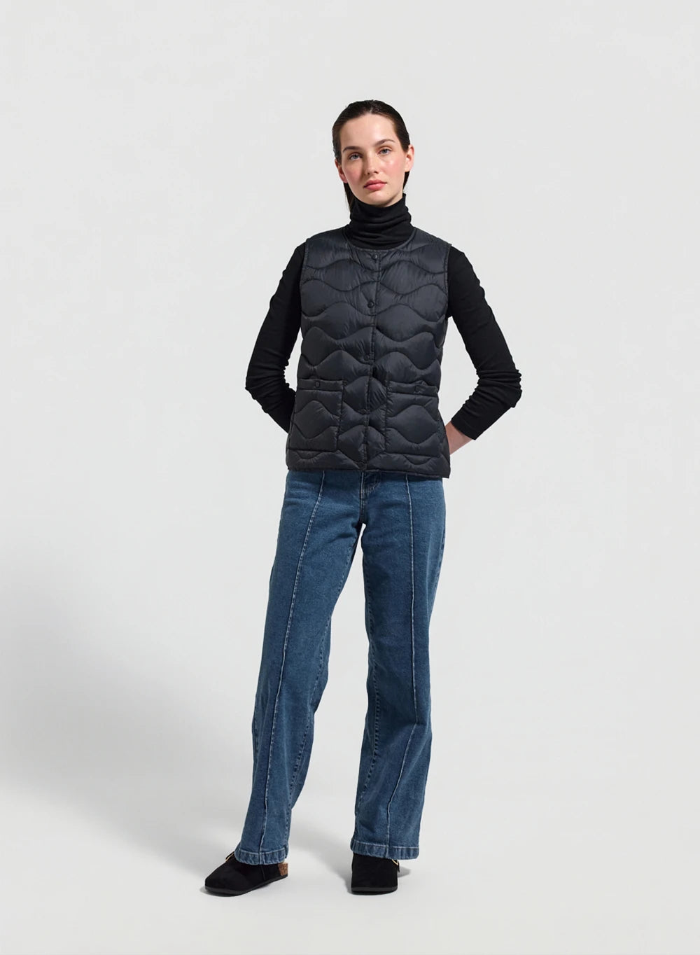 pyrenex-orite-vest-doudoune-ultra-l-g-re-sans-manches-femme-noire image 2