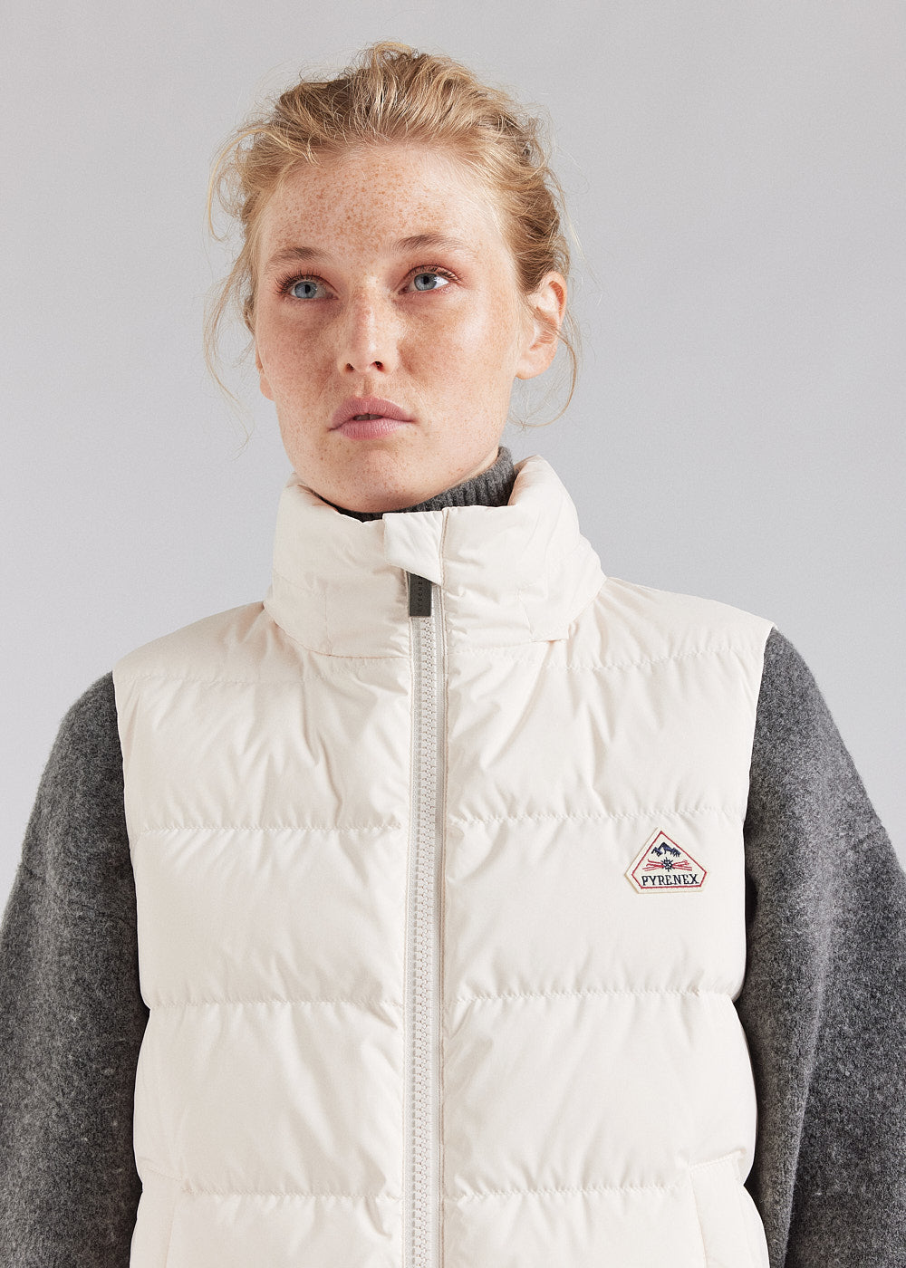 pyrenex-spoutnic-doudoune-sans-manches-femme-chalk-capuche image 3