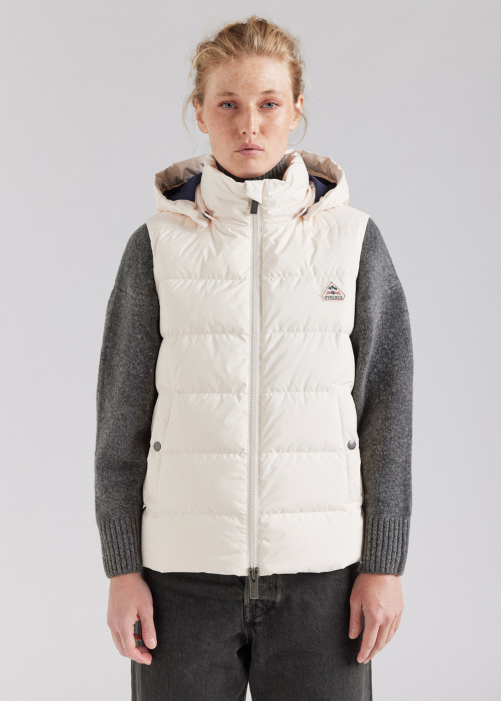 pyrenex-spoutnic-doudoune-sans-manches-femme-chalk-capuche image 1