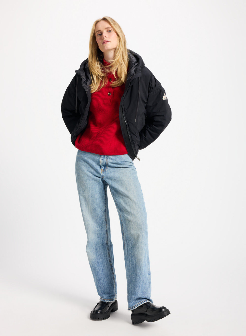 parka-courte-en-duvet-femme-pyrenex-attitude-noire image 2