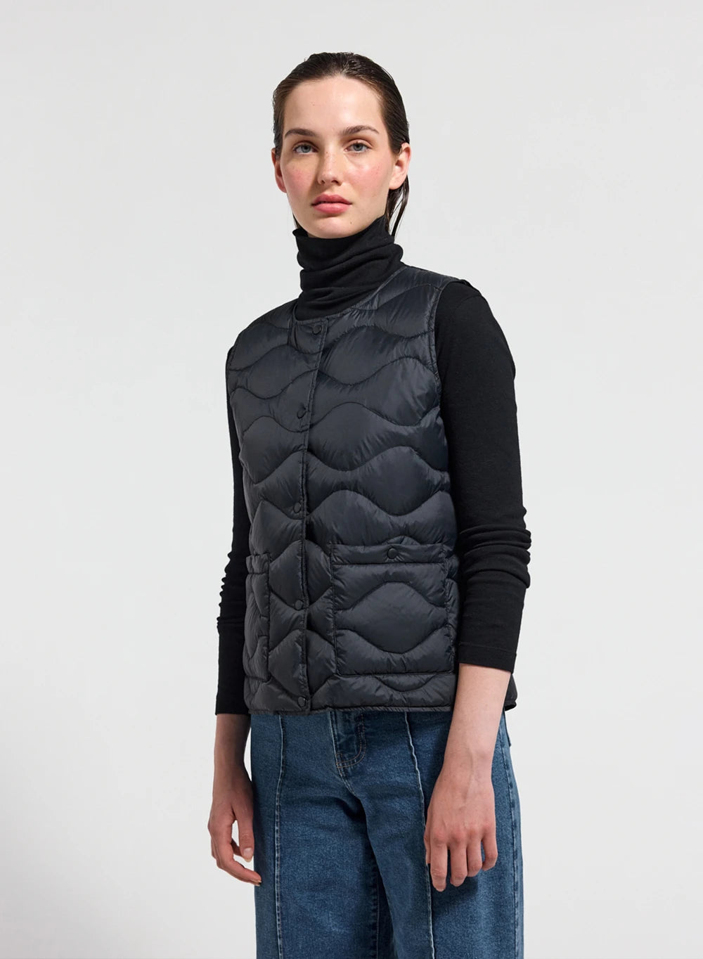 pyrenex-orite-vest-doudoune-ultra-l-g-re-sans-manches-femme-noire image 1