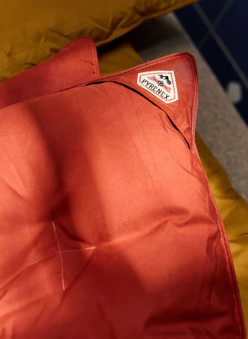 pyrenex-caresse-plaid-chianti-duvet-naturel image 4