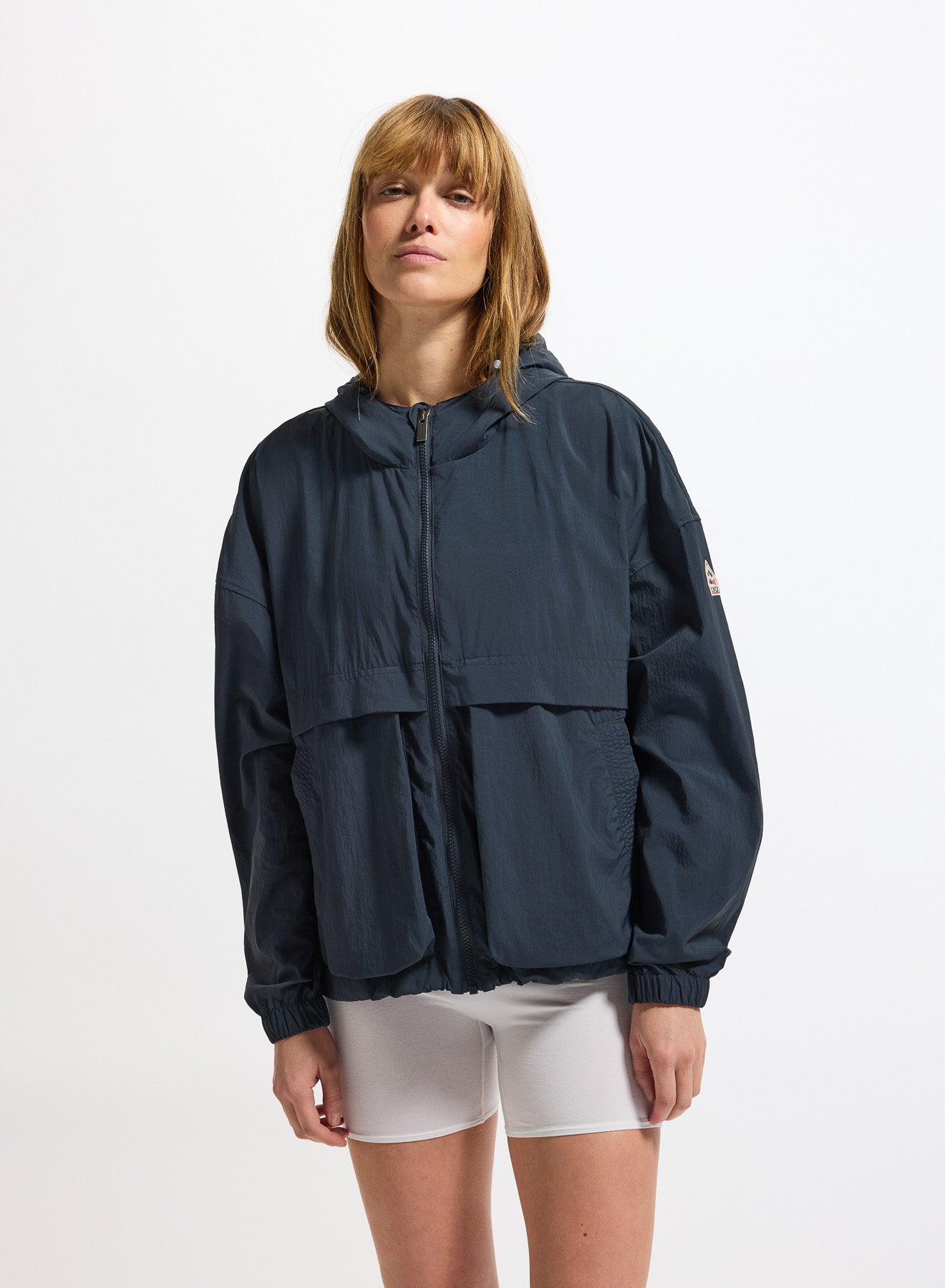 pyrenex-yoko-coupe-vent-court-femme-en-tissu-recycl-deep-ink image 5