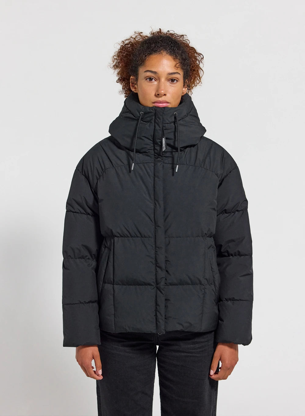 pyrenex-harmonie-doudoune-femme-capuche-enveloppante-noire image 1