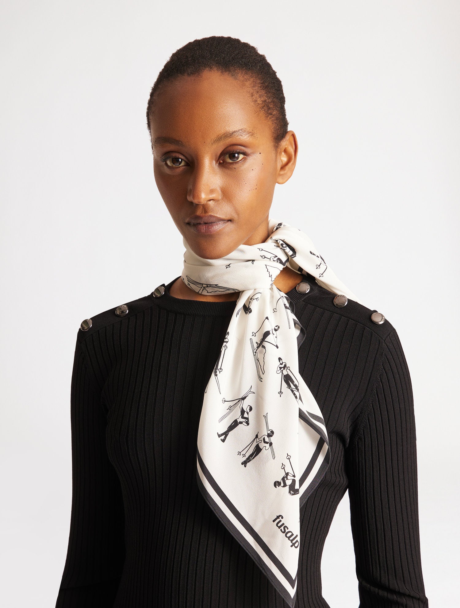 fusalp-charpe-silk-scarf-carr-cr-pe-de-chine-imprim-skieurs image 3