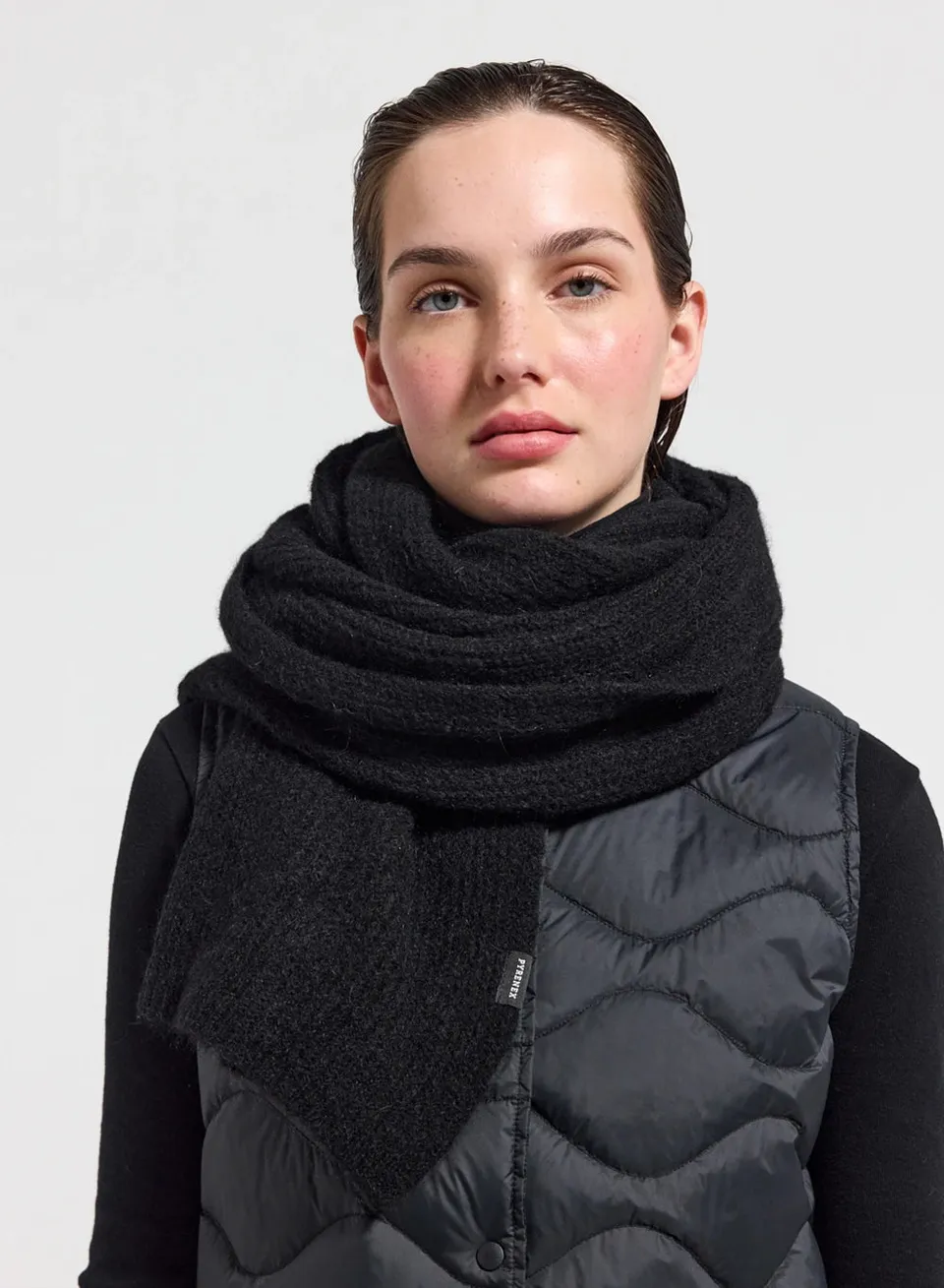 pyrenex-warmer-charpe-noire-chaude-alpaga-laine image 1