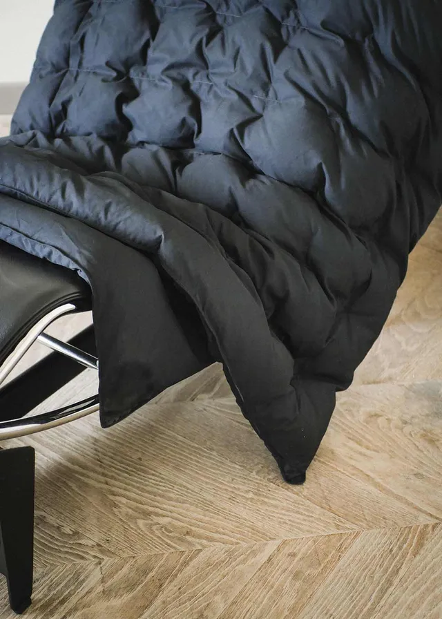 plaid-pyrenex-caresse-carbone-duvet image 1