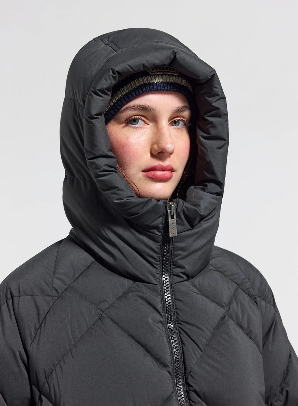 pyrenex-adele-parka-doudoune-longue-femme-capuche-noire image 5
