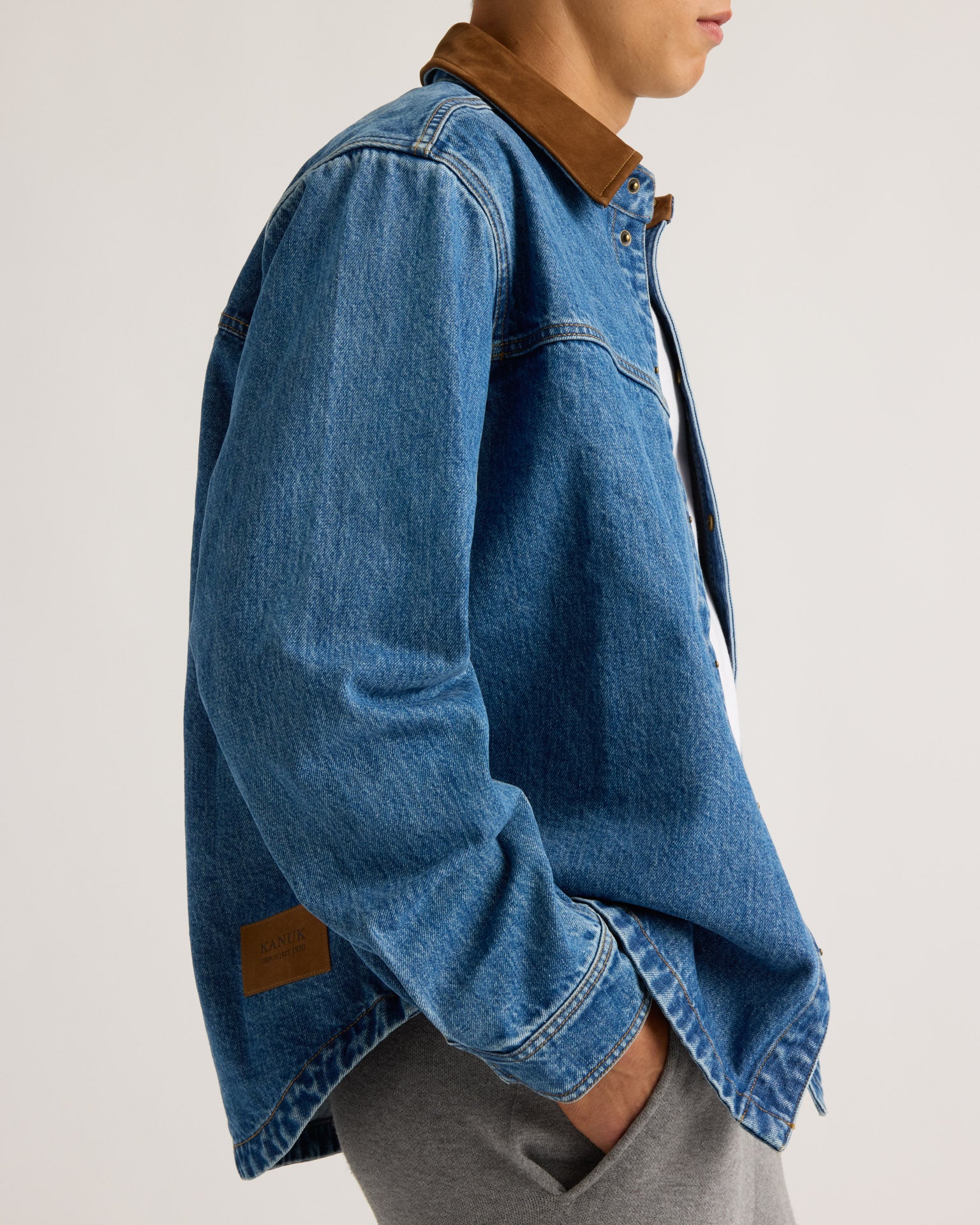 kanuk-brisebois-surchemise-en-jean-et-nubuck image 5