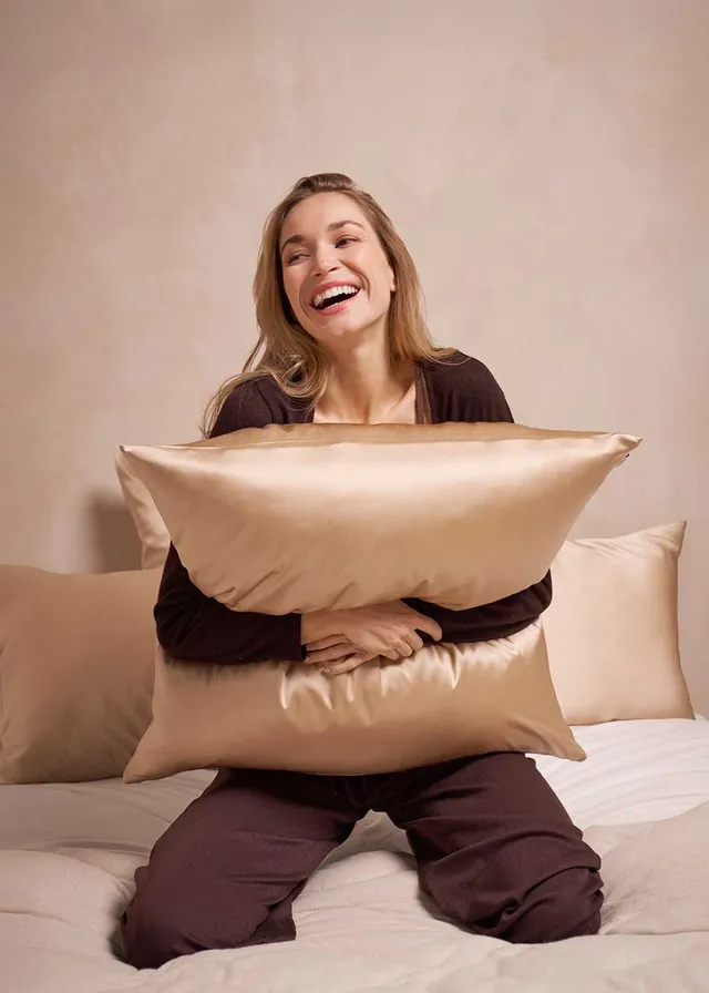pyrenex-taie-d-oreiller-en-soie-de-m-rier-taupe image 1