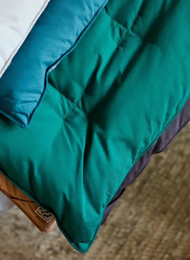 pyrenex-caresse-plaid-en-duvet-vert-jade image 1