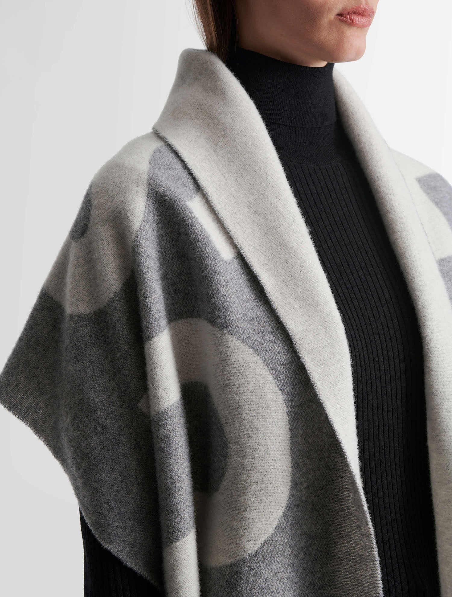 fusalp-oversize-scarf-charpe-xxl-laine-jacquard image 5
